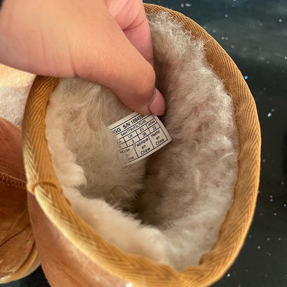 UGG Chesnut Boots - Picture 5 of 5